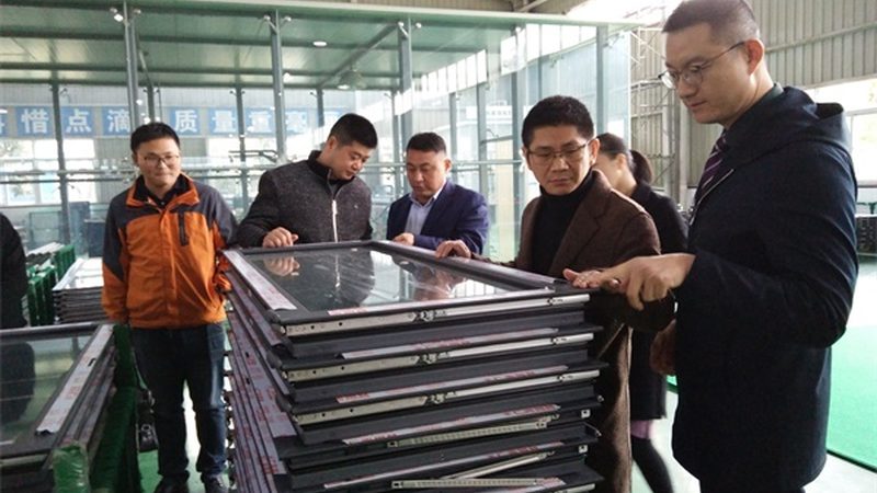 塑钢门窗与断桥铝门窗：性能与选型的深度解析